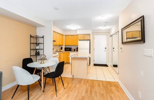 Downtown Mississauga Condo | High-End 2BR/2BA Condo-Steps to Square One Mall