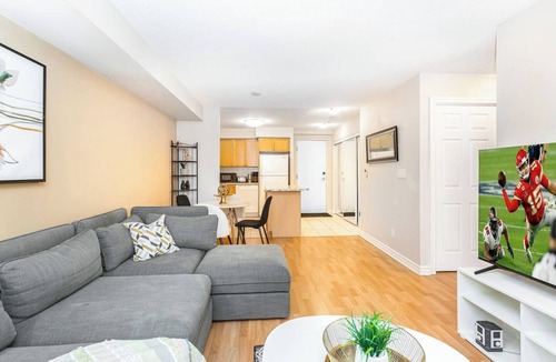 Downtown Mississauga Condo | High-End 2BR/2BA Condo-Steps to Square One Mall