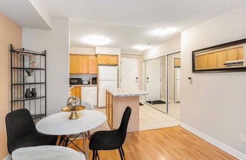 Downtown Mississauga Condo | High-End 2BR/2BA Condo-Steps to Square One Mall