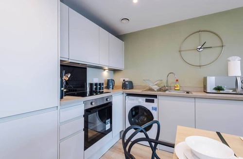 Everton Apartment | High-End 2BR 2BA Parking City Access