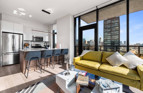 West Loop Apartment | High-End 2BR Apartments in West Loop