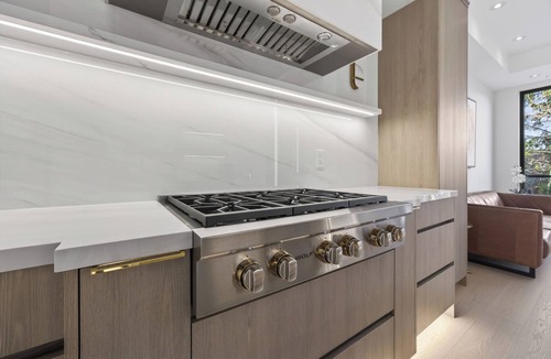 East York House | High End 3BR Retreat in Leaside with Parking
