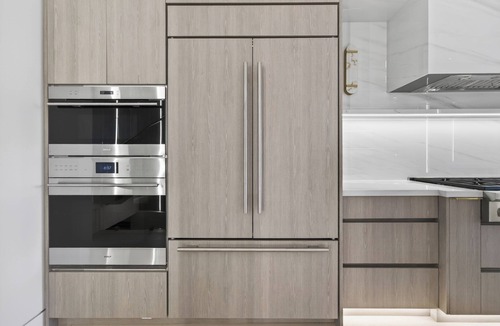 East York House | High End 3BR Retreat in Leaside with Parking