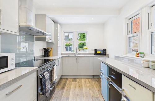 Reading House | High-End 4BR 4BA Central Ideal for Groups