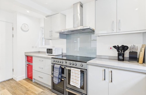 Reading House | High-End 4BR 4BA Central Ideal for Groups