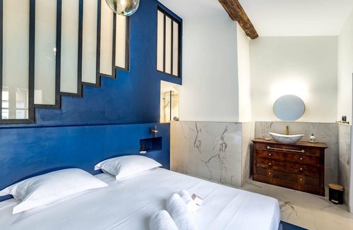 Old Lyon Apartment | High-end apartment overlooking the quays