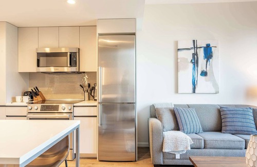 Seaport District Apartment | High End Apt Seaport with Pool