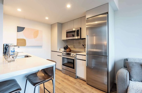 Seaport District Apartment | High End Apt Seaport with Pool