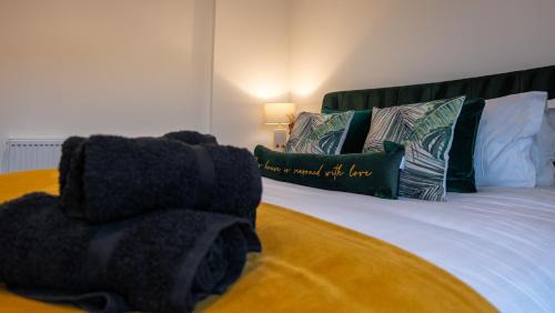 Giltbrook Apartment | High End Contractor Apartment - 5 Separate Beds - Free Parking