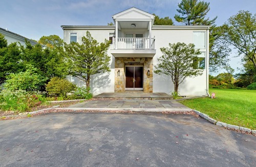 Norwalk Cottage | High-end Estate in Norwalk: Quiet & Spacious!