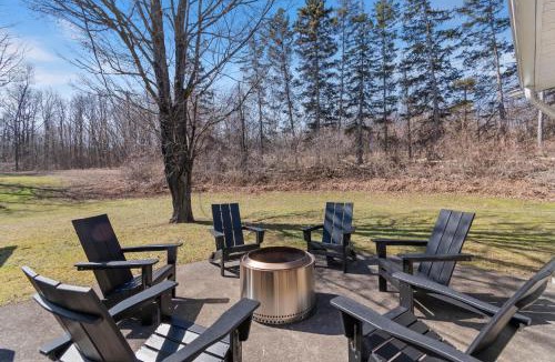 Town of Benton House | High-End Finger Lakes Escape - Expansive Game Room, Cozy Firepit, & Scenic Views