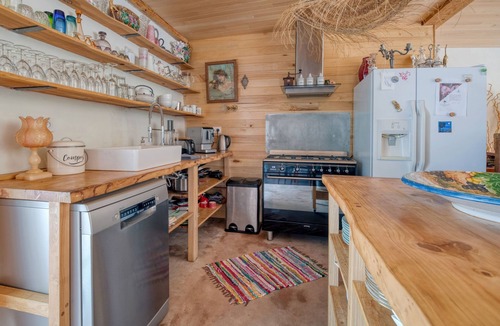 Dourgne House | High-End Holiday Home 'Spacious and Elegant Barn' with Lake View, Pool, and Wi-Fi