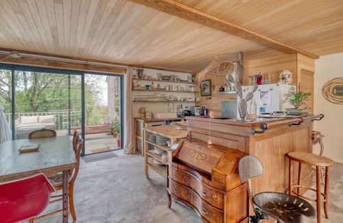 Dourgne House | High-End Holiday Home 'Spacious and Elegant Barn' with Lake View, Pool, and Wi-Fi