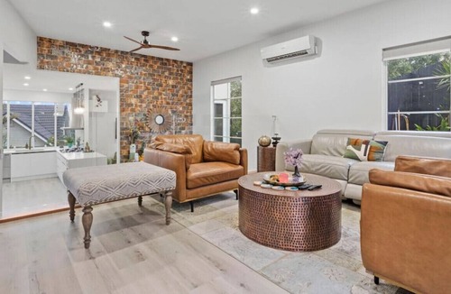 Hillsborough House | High-end Modern Villa Spa Pool & Harbour Views