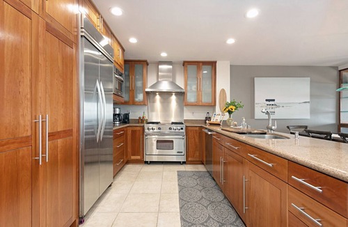 Solana Beach Condo | High End Oceanfront Home, a 2 min walk to Beach, Shops, Dining & More in Solana