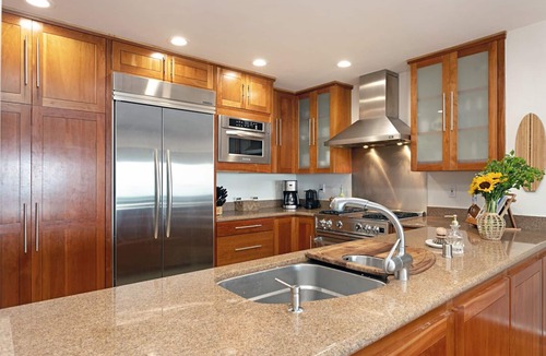 Solana Beach Condo | High End Oceanfront Home, a 2 min walk to Beach, Shops, Dining & More in Solana