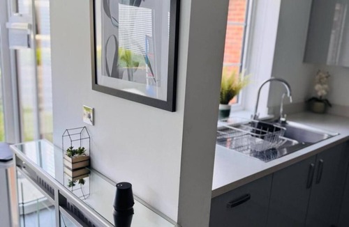 Ebbsfleet Valley House | HIGH END Spacious 4 Bed House - Free parking