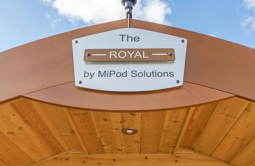 Arnold Cottage | High Farm Deluxe Pod (Pet)