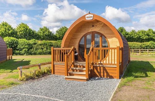 Arnold Cottage | High Farm Deluxe Pod (Pet)