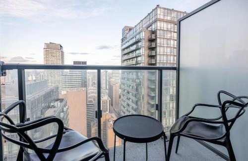 Bay Cloverhill Apartment | High Floor 1 Bedroom Condo City View Downtown Toronto