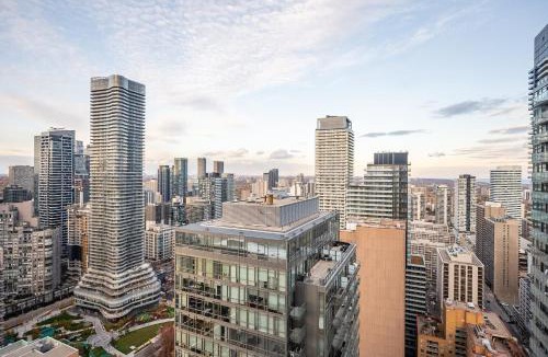 Bay Cloverhill Apartment | High Floor 1 Bedroom Condo City View Downtown Toronto