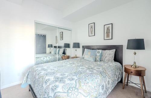 Bay Cloverhill Apartment | High Floor 1 Bedroom Condo City View Downtown Toronto