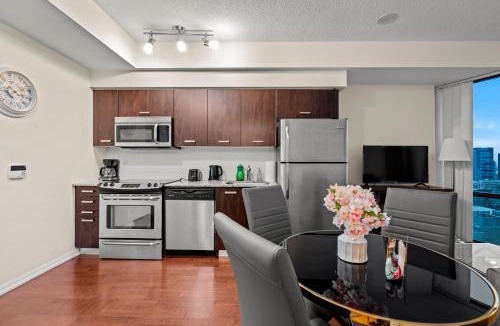 Bay Cloverhill Apartment | High Floor 1 Bedroom Condo City View Downtown Toronto