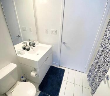 CityPlace Apartment | High Floor 1 Bedroom & Den Condo Iceboat Terrace Downtown Toronto