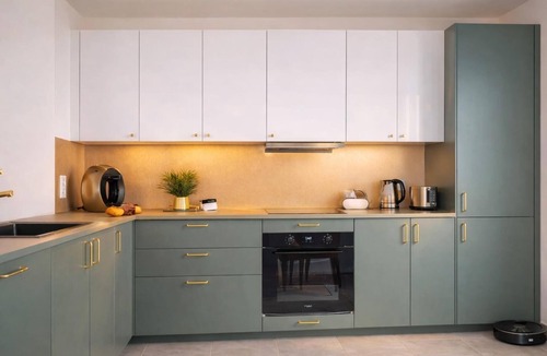 Bagneux Apartment | High-Floor Eiffel Tower Skyline View Apartment - Metro 4 at Doorstep - Sleeps 6