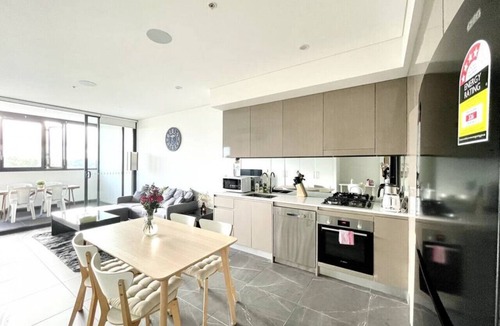 Wentworth Point Apartment | High Floor Skyline view 2Br close2Olympic park