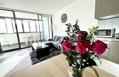 Wentworth Point Apartment | High Floor Skyline view 2Br close2Olympic park