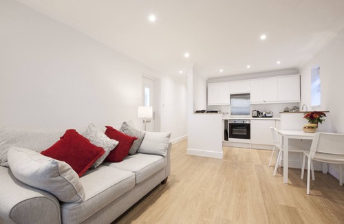 Botley House | High Hedges Apartments