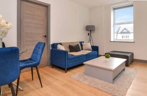 West Finchley Apartment | High Luxe Stay in London