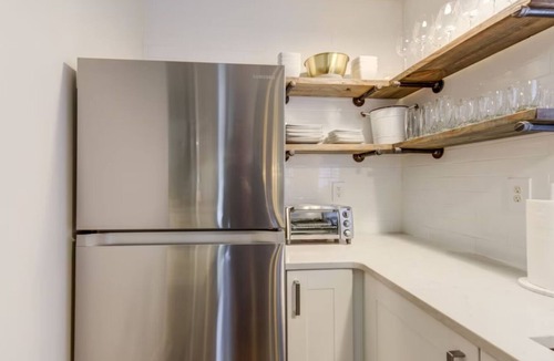Midtown House | High Luxury Vacation Rental in Midtown - Sleep 8 w/2 full bathrooms! Gorgeous!