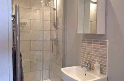 Cheddar Cabin | High quality accommodation for couples in semi rural setting