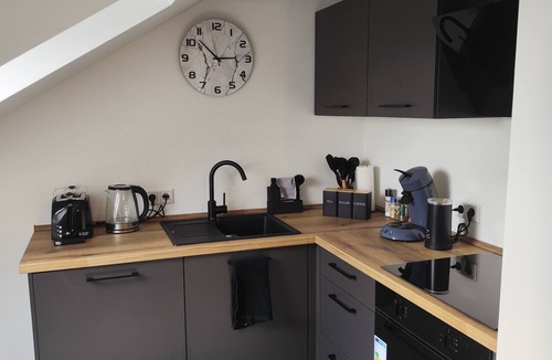 Damm Apartment | High-quality shared flat for entrepreneurs or families - with parking facilities and 2 rooms.
