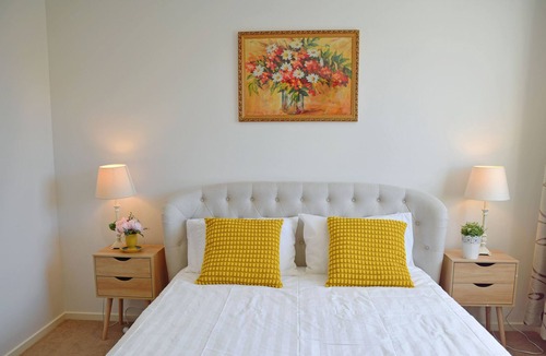 Maraylya House | High-Ranking Two-Level House with 4 Br Gables