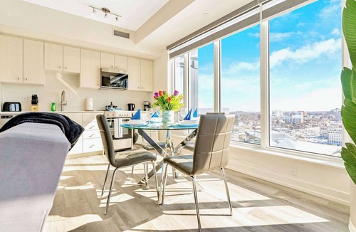 Kitchener Apartment | High Rise 1BR Building with Gorgeous Views