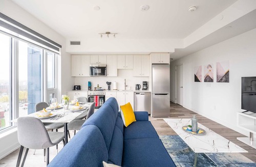 Kitchener Condo | High Rise 1BR Condo w Balcony & Beautiful Views