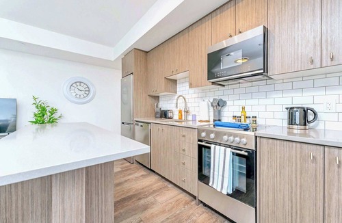Kitchener Apartment | High Rise Condo w Balcony & Breathtaking Views