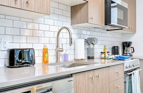 Kitchener Apartment | High Rise Condo w Balcony & Breathtaking Views