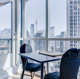 Fort York Apartment | High-Rise Condo with CN Tower View - Balcony - Free Parking - Downtown Toronto