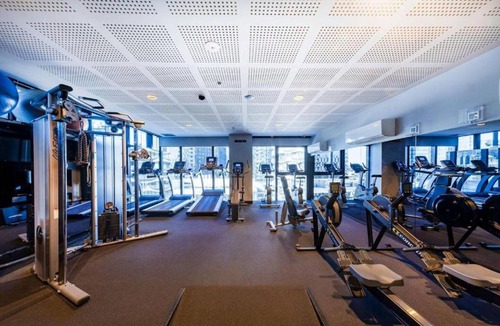 Docklands Apartment | High Rise Marina Tower Residence