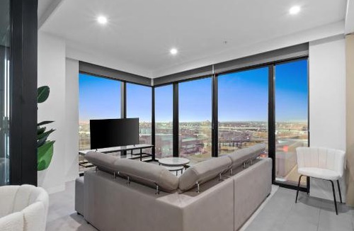 Docklands Apartment | High Rise Marina Tower Residence