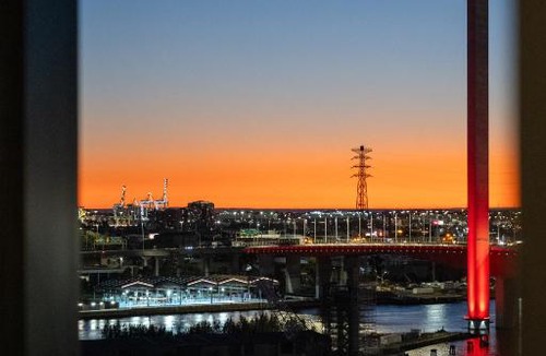 Docklands Apartment | High Rise Marina Tower Residence