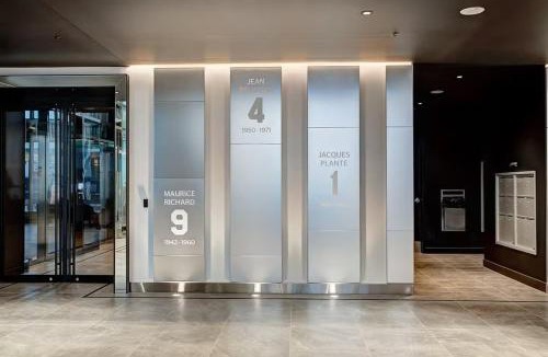 Downtown Montreal Apartment | High Rise Skyline DowntownCondo Pool &Free Parking