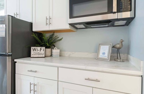 Wells Condo | High Seas.