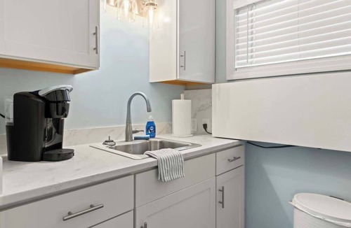 Wells Condo | High Seas.