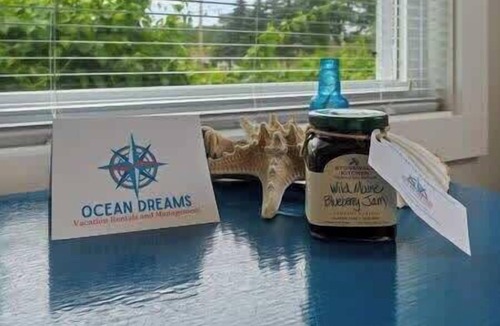 Wells Condo | High Seas.