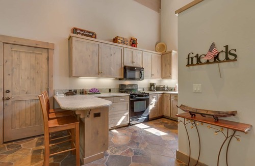 Lake Forest House | High Sierra by Tahoe Getaways - Dollar Point 4BR w Yard, Hot Tub & Dog Ok!